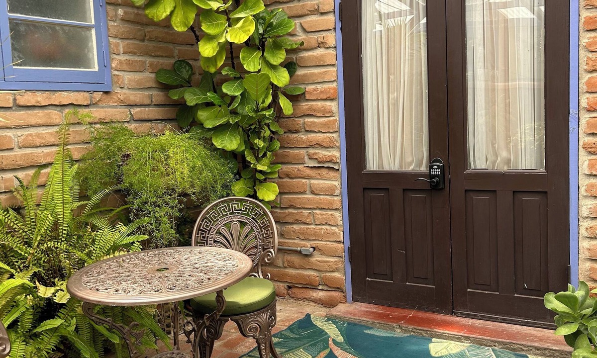 Mesilla Apartment | Josefinas Queen Suite in Mesilla Plaza