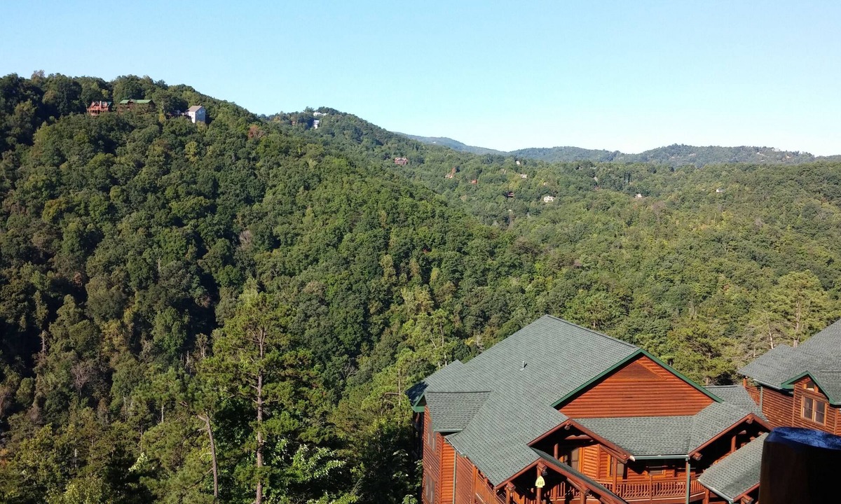 Gatlinburg Cabin | JUNE 28-JULY 5 FIVE STAR RESORT IN GREAT SMOKY MTNS. W/FREE WATERPARK, PETS OK