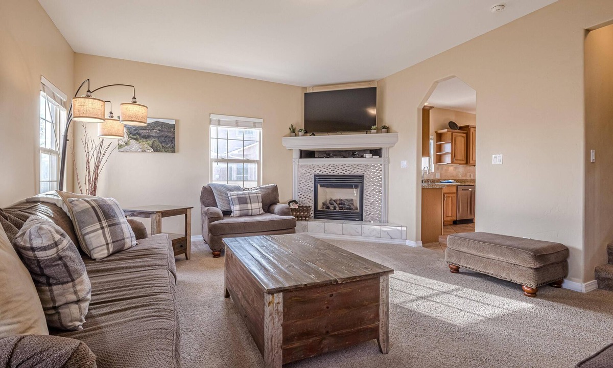 Fruita House | Juniper I: Luxe Comfort, Style & Elegance
