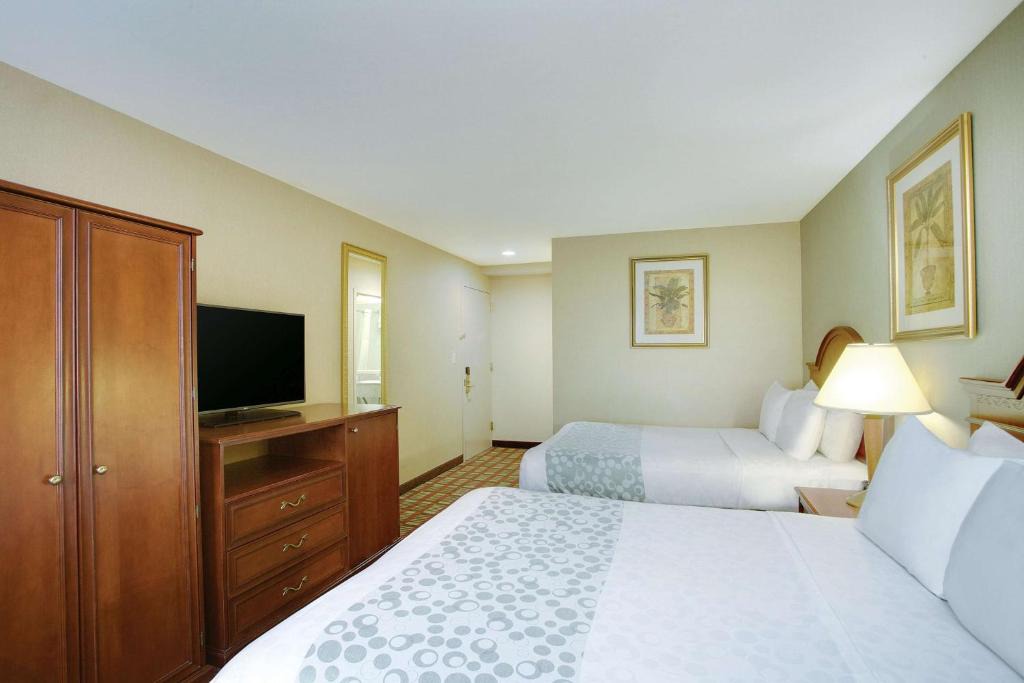 La Quinta Inn | Queens