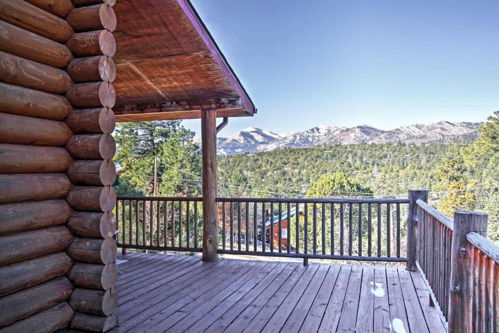 Alto House | Lacys Log Cabin Alto Home with Mountain Views!