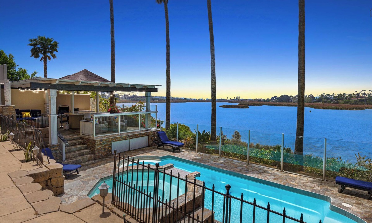 Carlsbad Village House | Lagoon Front Villa with a Pool C2375-0
