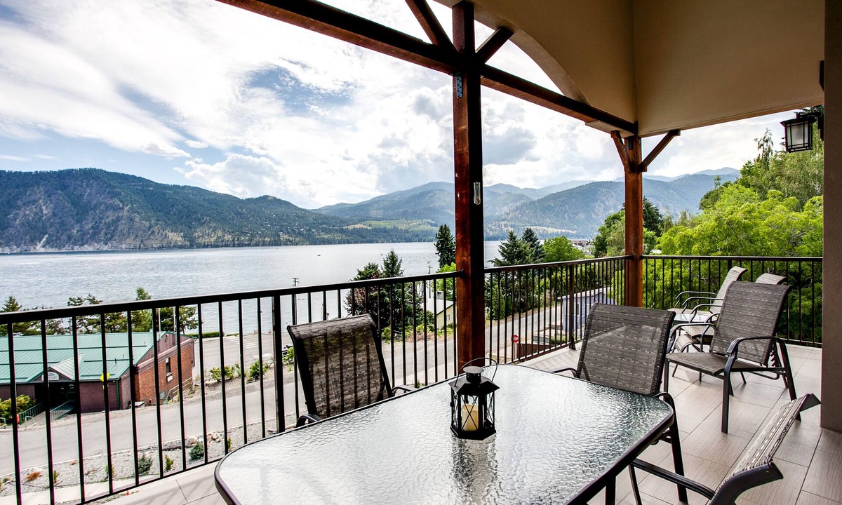Manson Condo | Lake Chelan 'Manson Bay' Condo w/Pool Access!