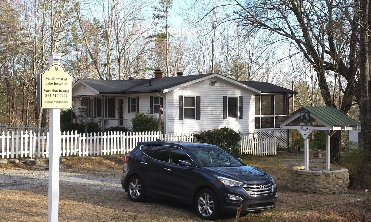 Salem House | Lake Jocassee ~ Easy Lake Access ~ Loved By Our Guests ~ Pet Friendly