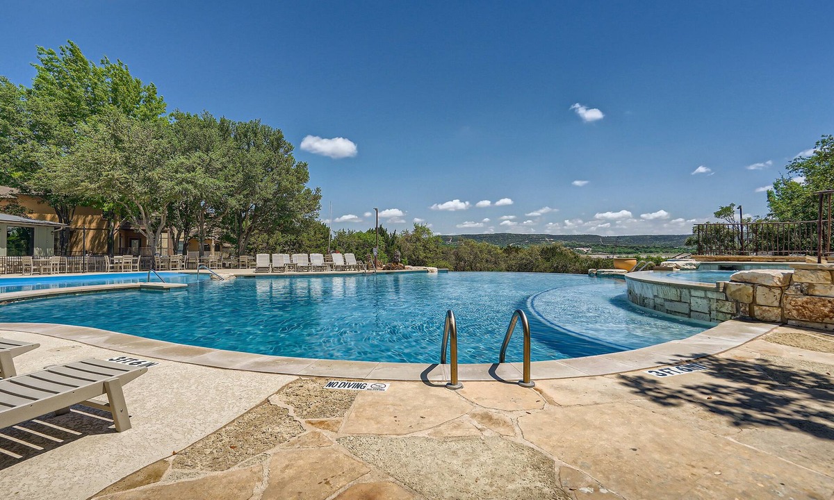 Jonestown House | Lake View @ Hollows Resort: Pools, Pets, Balconies