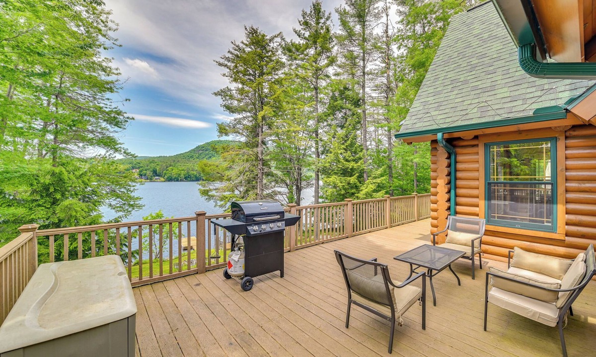 Corinth House | Lakefront Corinth Log Home: Private Dock, Fire Pit