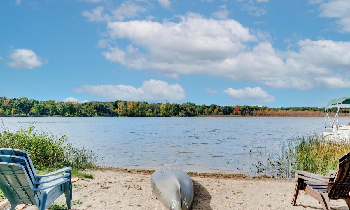 Lake Orion House | Lakefront Orion Twp. Home w/Fire Pit & Kayak!