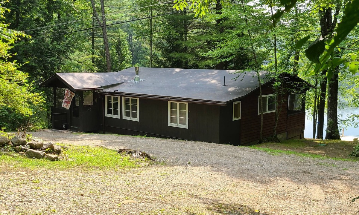 Fort Ann Cabin | Lakefront Rustic 1930s dog friendly Cabin w/lg screened porch near Lake George