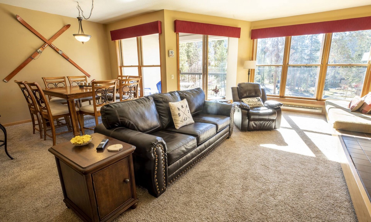 Keystone Condo | Large 1BR Condo. Steps away from shuttle, parking & pool. IndependentlynOperated