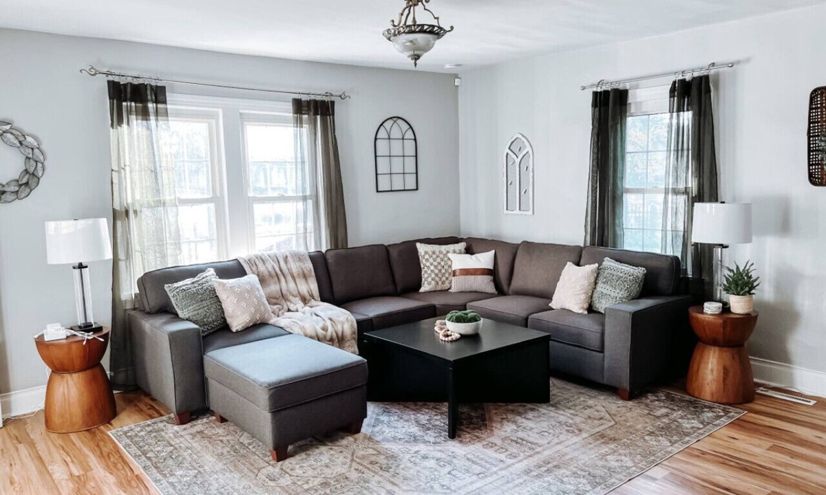 Berea House | Large 4 Bedroom|Close to Airport & IX Center|Sleeps 10