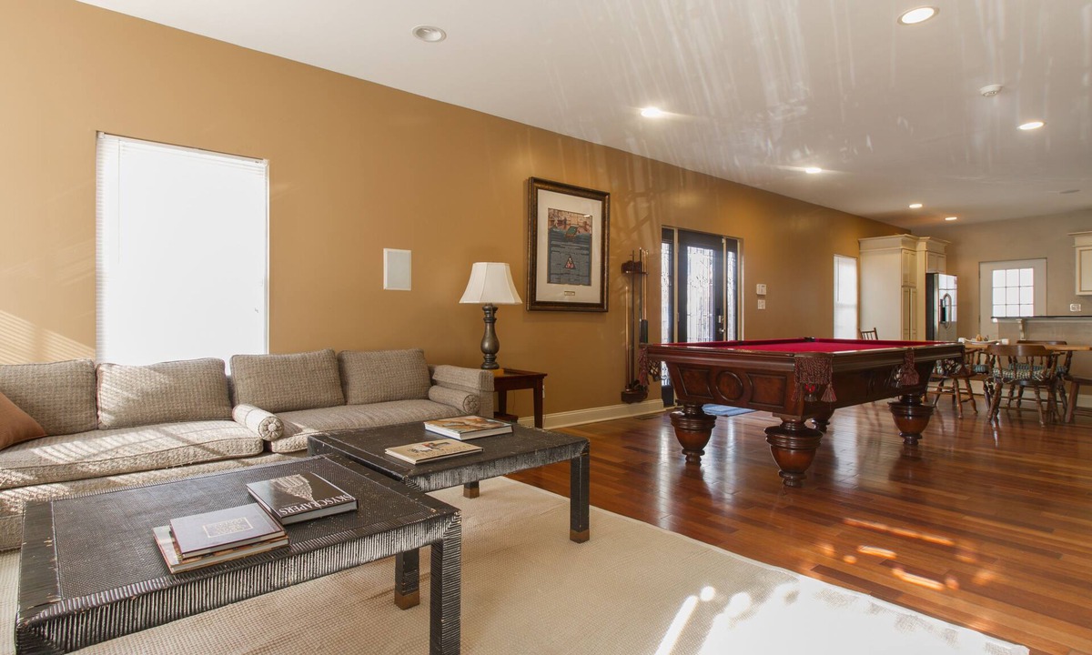 Queen Village House | Large + Comfortable! Great Location! Sleeps 9!