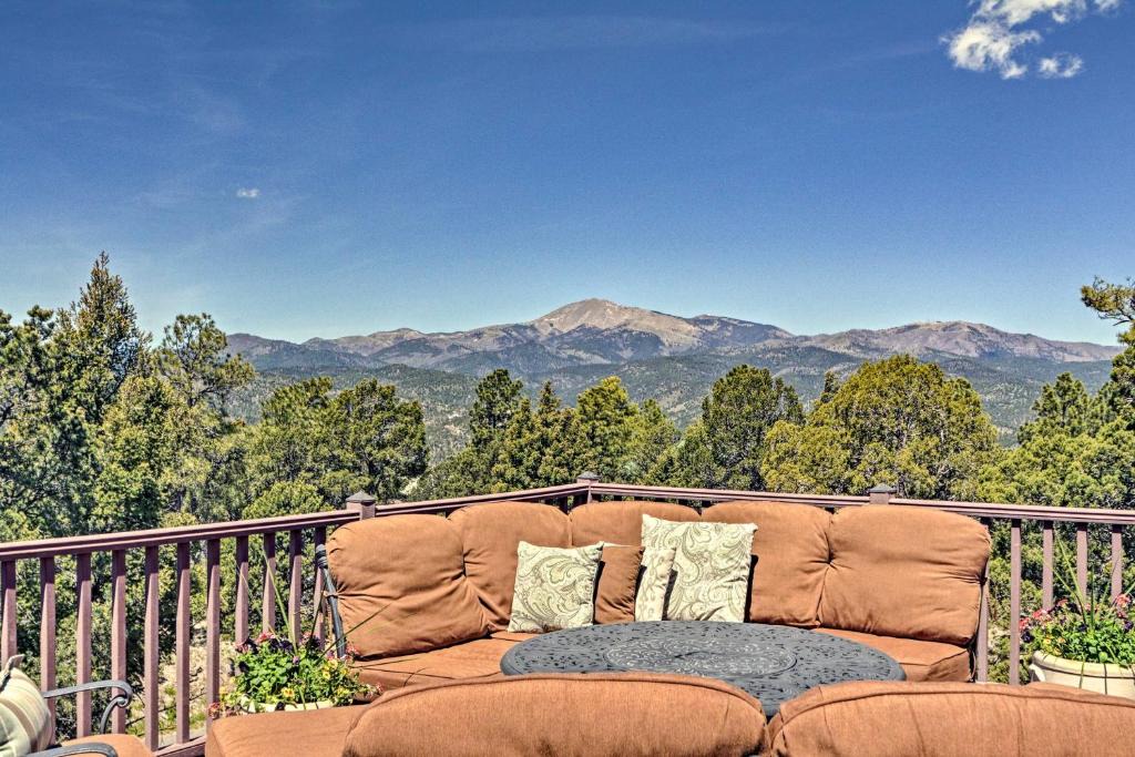 Ruidoso House | Large Ruidoso Home with Stunning Views and Hot Tub!