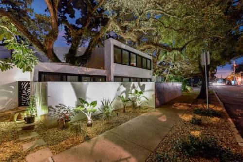 The Dining Bars Shops | Colee Hammock