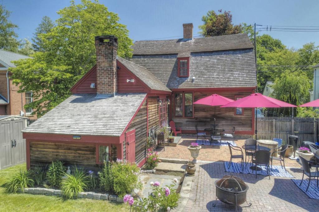 Stonington House | Last House on the River