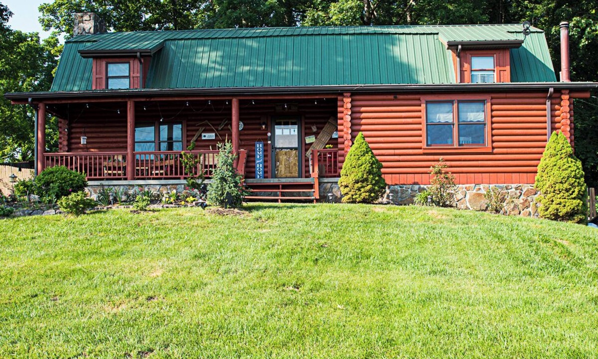 Jonesborough Cabin | Last Minute Get Away? The Mountains Are Calling! Tons of Fun Included!