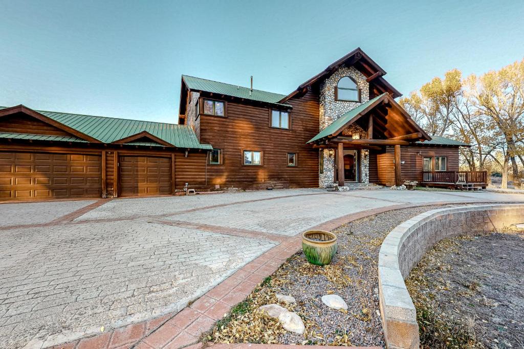 South Fork House | Lazy River Ranch House & Guest House