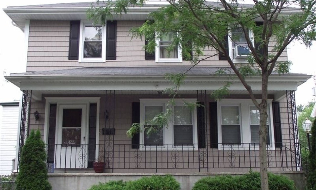 Salem House | Leslie's Retreat: Spacious home ideally located to everything