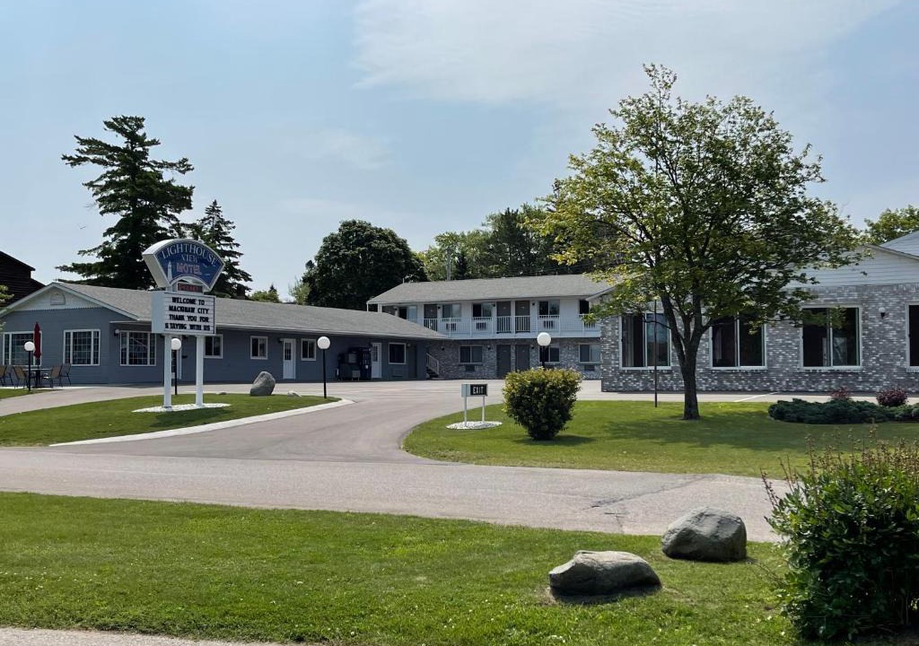 Mackinaw City Hotel | Lighthouse View Motel