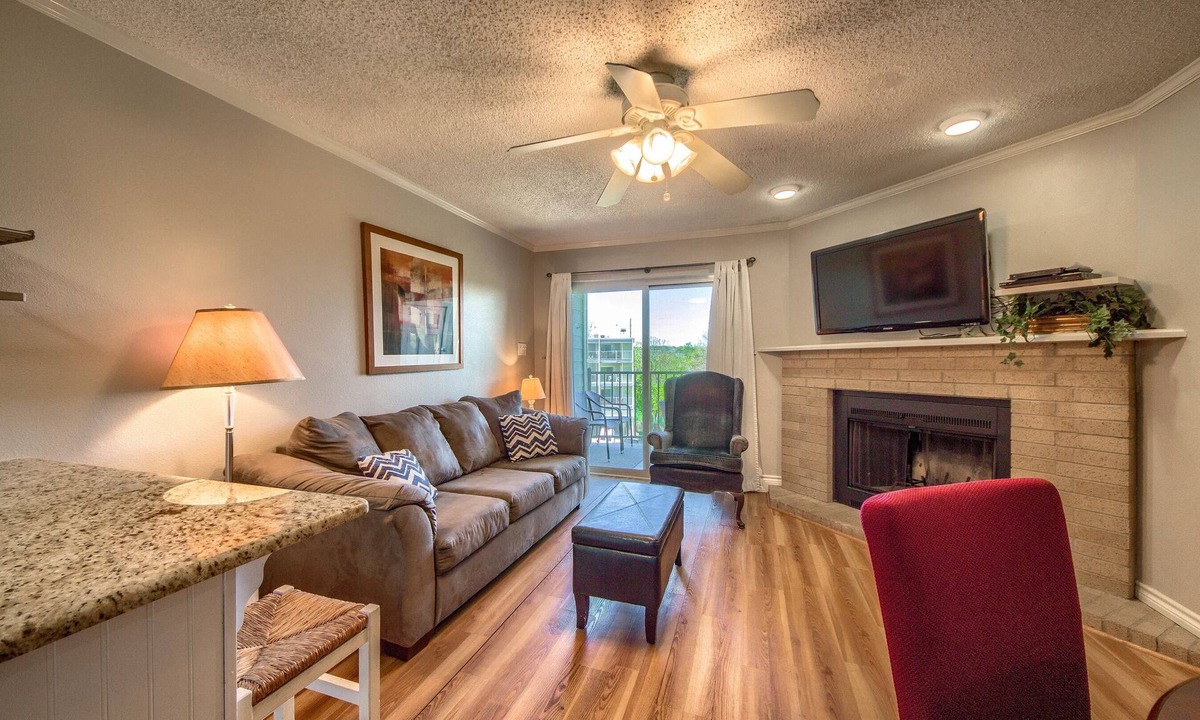 New Braunfels Condo | Located right on the Comal River! Pool, hot tub and direct river access!