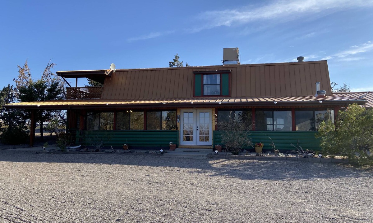 Elephant Butte House | Log Cabin at the lake