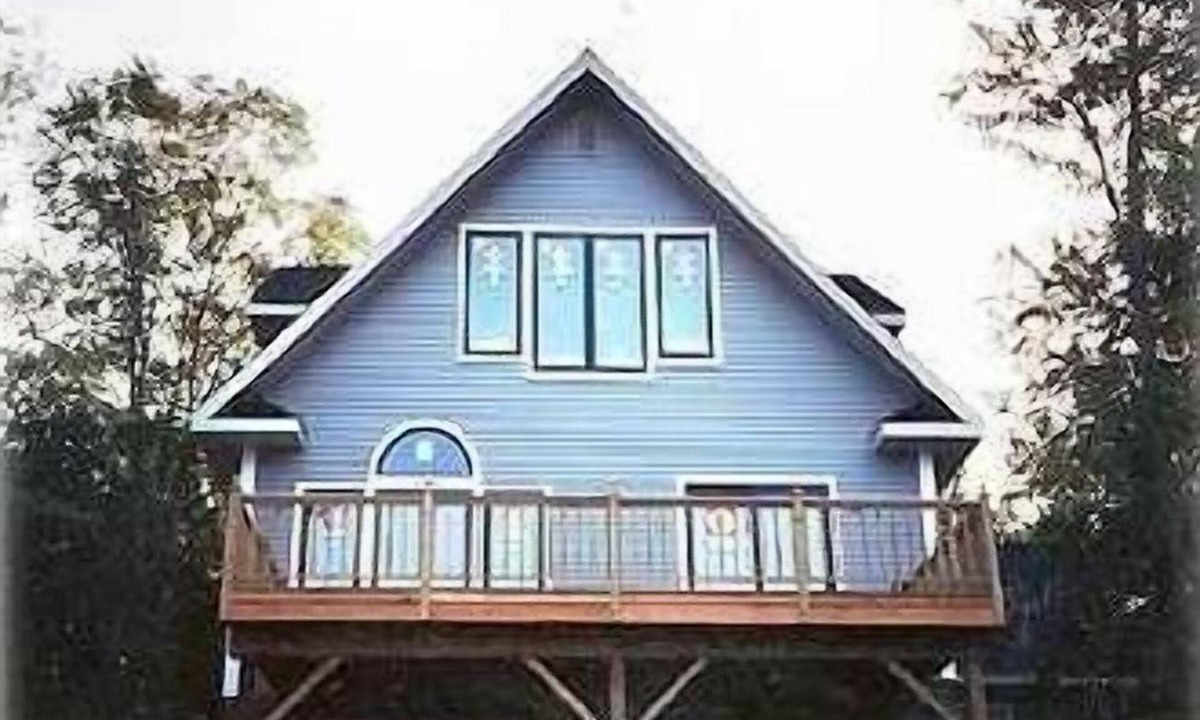 Wetmore House | Logun's Landing, Powell Lake, Interior Update In 2014