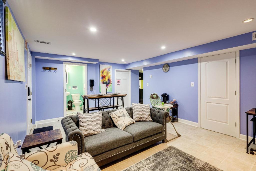 Seminary Hill Apartment | Lovely 2 Bedroom, 2 Bath Unit in West Alexandria.