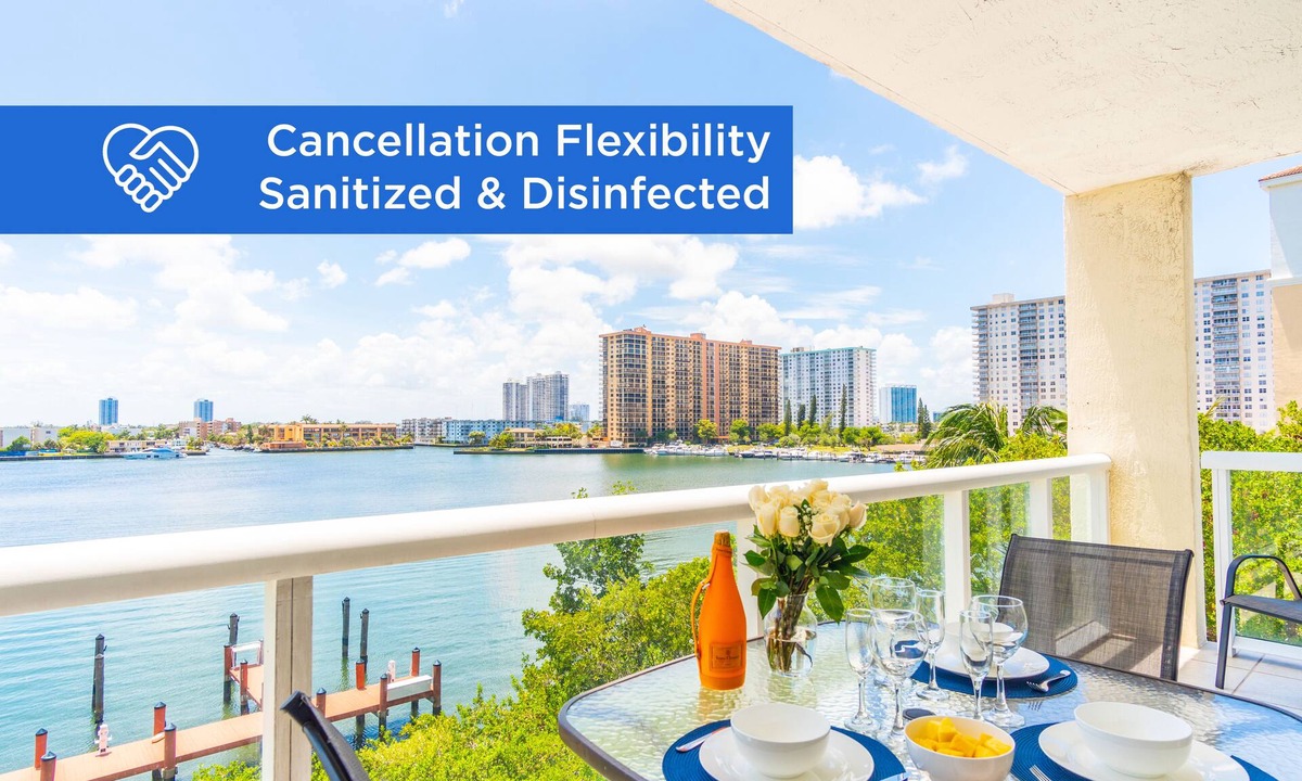 Sunny Isles Beach Condo | Luminous corner condo overlooking the bay | WIFI + Netflix + Parking