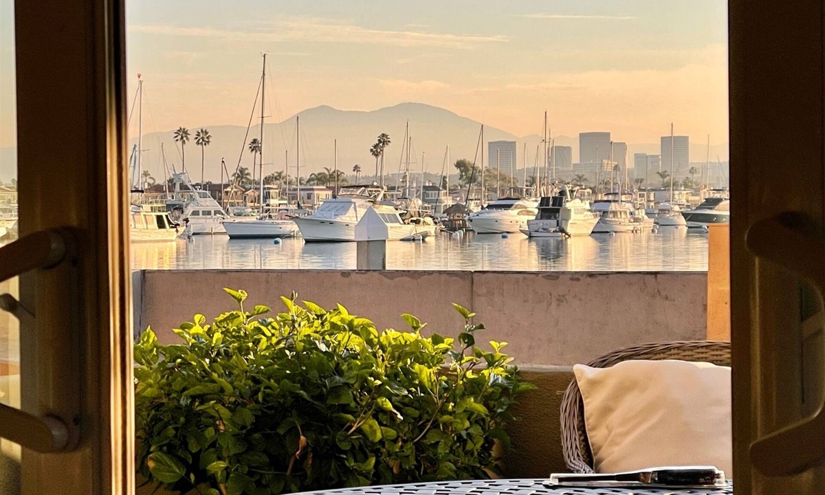 Balboa Peninsula House | LUX Beachfront Casa de Balboa 231 w/AC - Best View