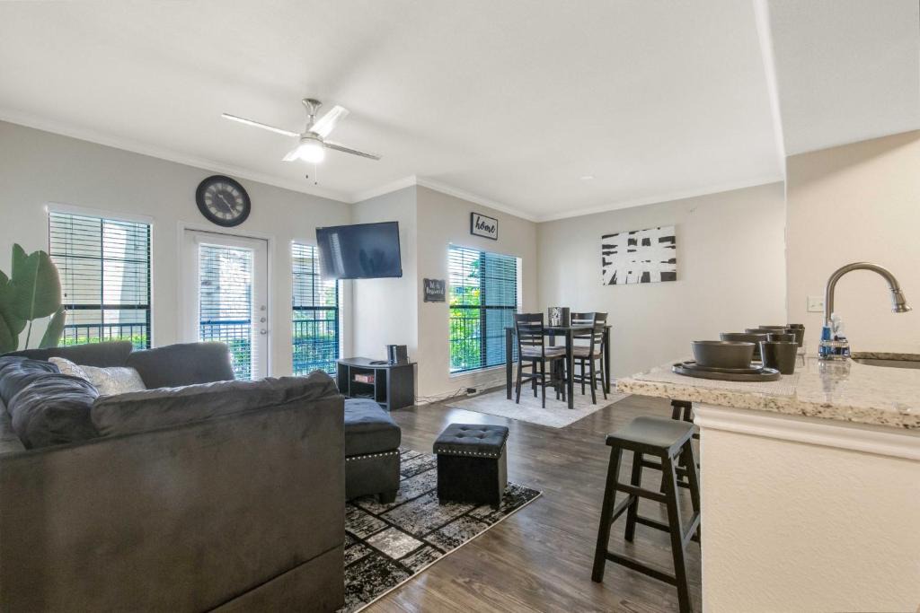 Sweetbriar Apartment | Luxe 2BD Apt Heart of Austin, SoCo District!