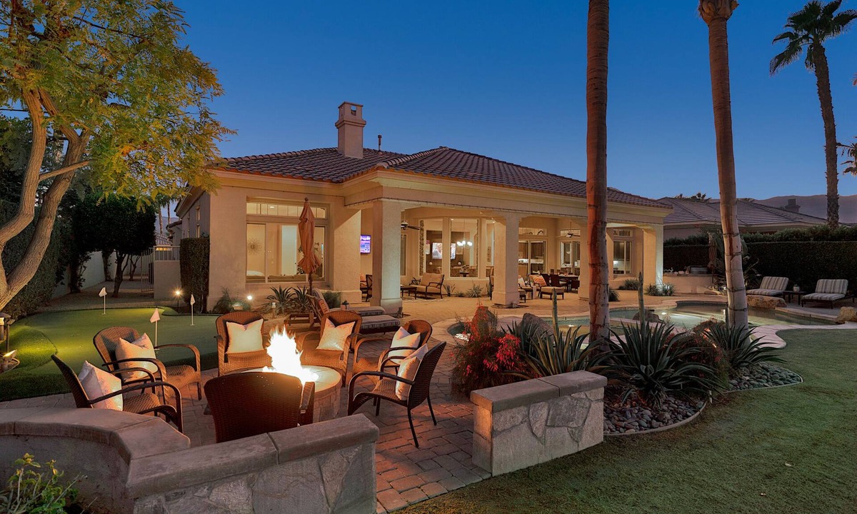 La Quinta House | Luxe Pool, Misters Firepit Lounge & Billiards