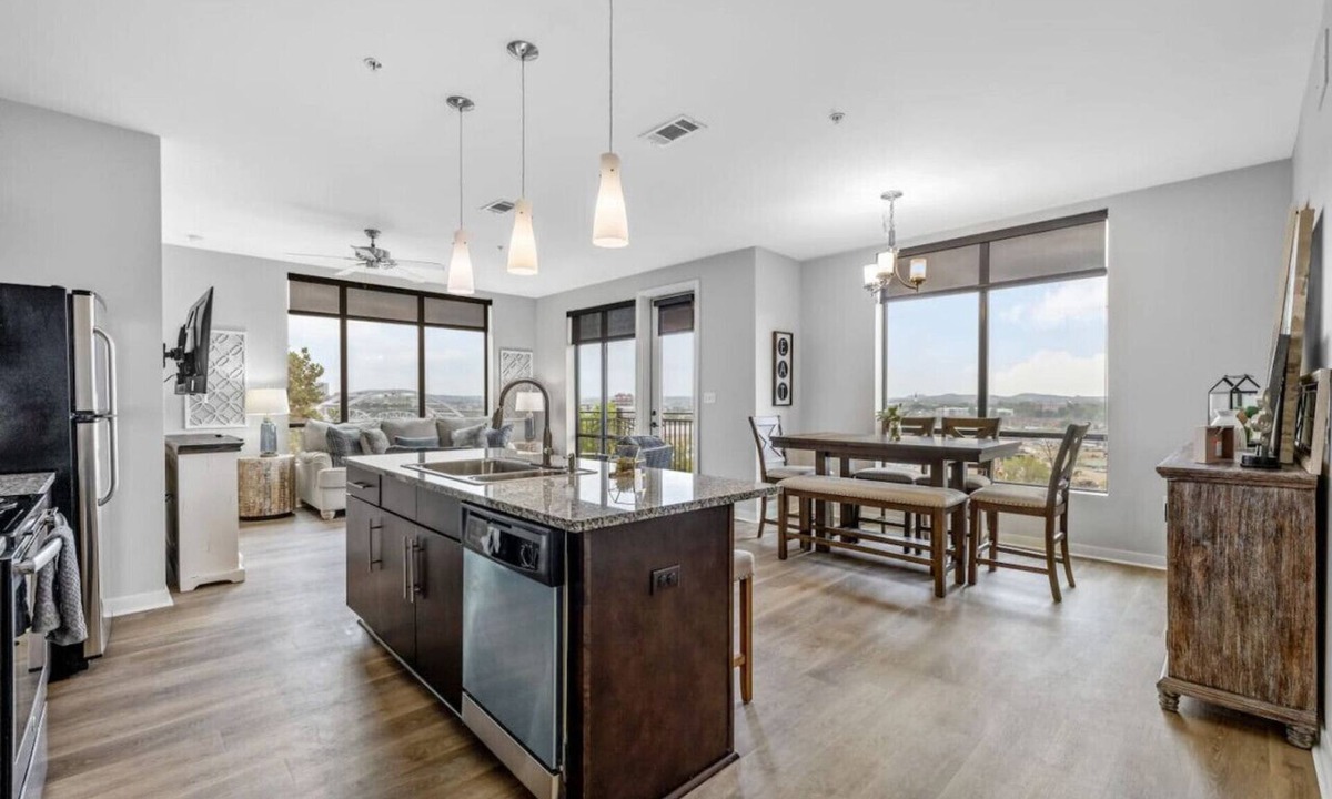 Rolling Mill Hill Condo | Luxurious Downtown Corner 2bd2bth-City/River-#320