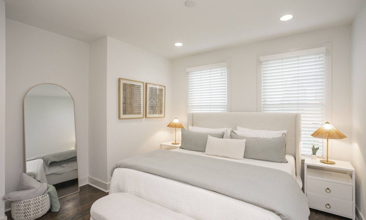 Buena Vista House | Luxurious Downtown Home w/HUGE Rooftop! 1.5m to Broadway!