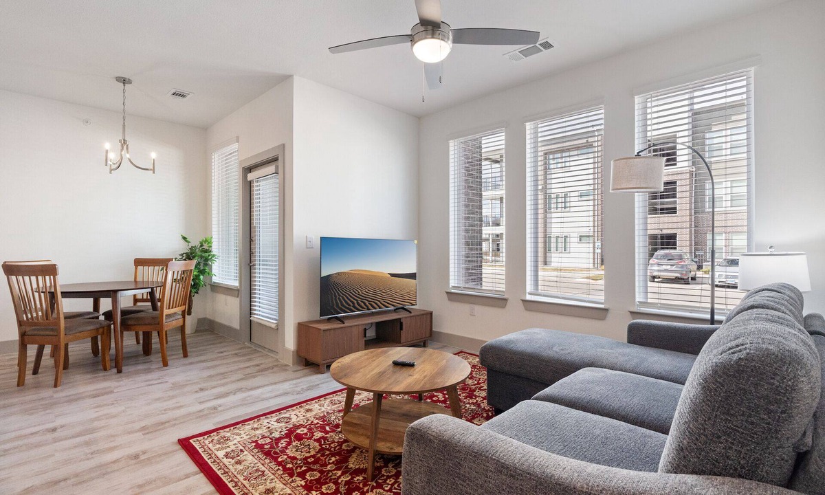 Stony Ridge North Apartment | Luxury 1BD/1BA Next to Airport 8688