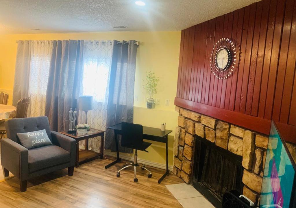 Southeast Colorado Springs Apartment | Luxury 2 bedroom rental place with a fireplace