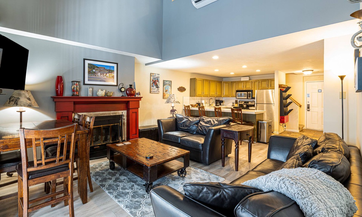 North Park City Condo | Luxury Condo Steps to Park City Mountain Resort! Heated Pool & Hot Tub -Snowblaze 309