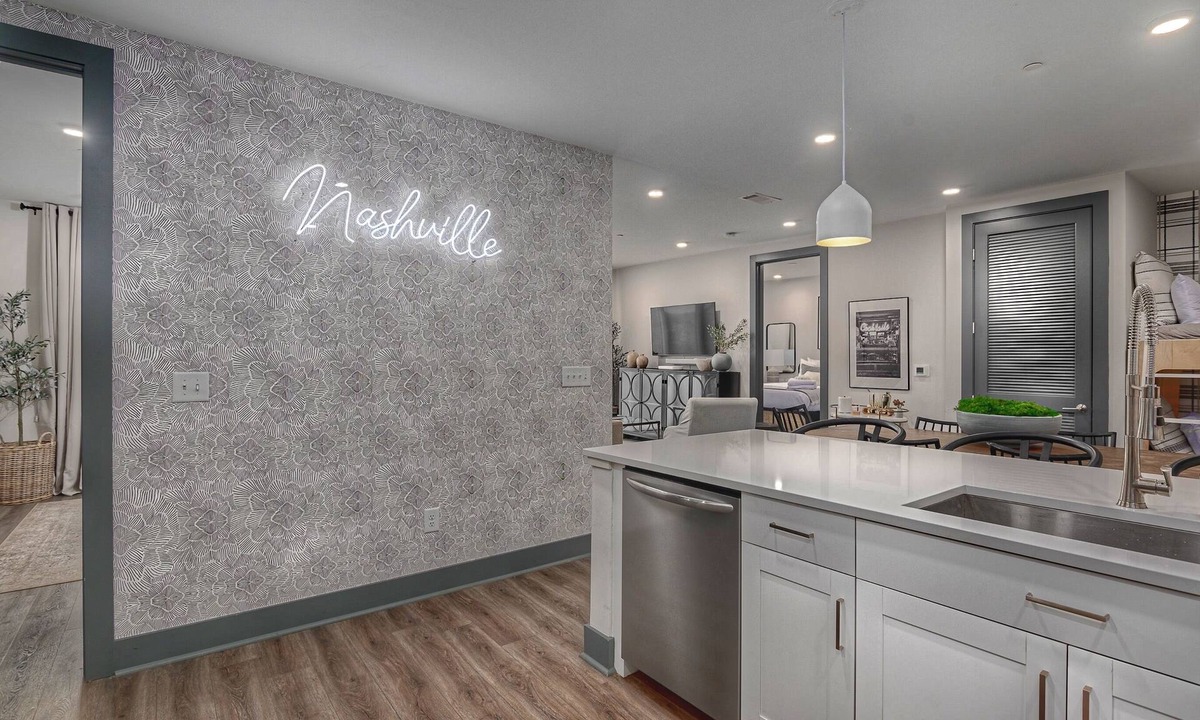 Rolling Mill Hill Condo | Luxury Downtown. Walk to Broadway. Sleeps 10. Rooftop & Gym.