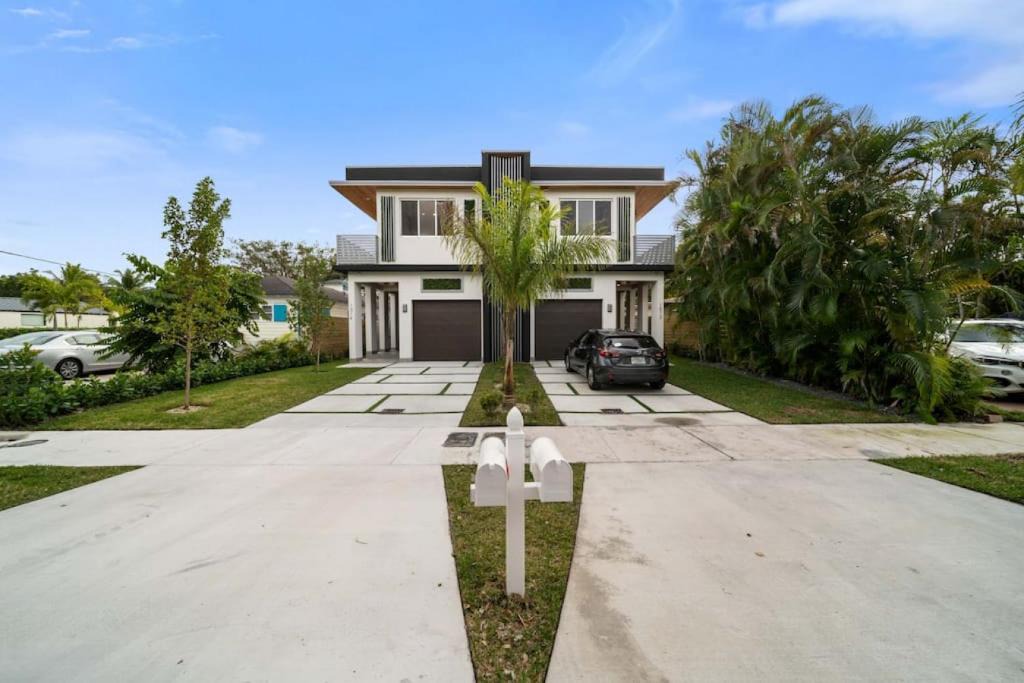 Victoria Park House | Luxury Home w 2 Pools near Beach