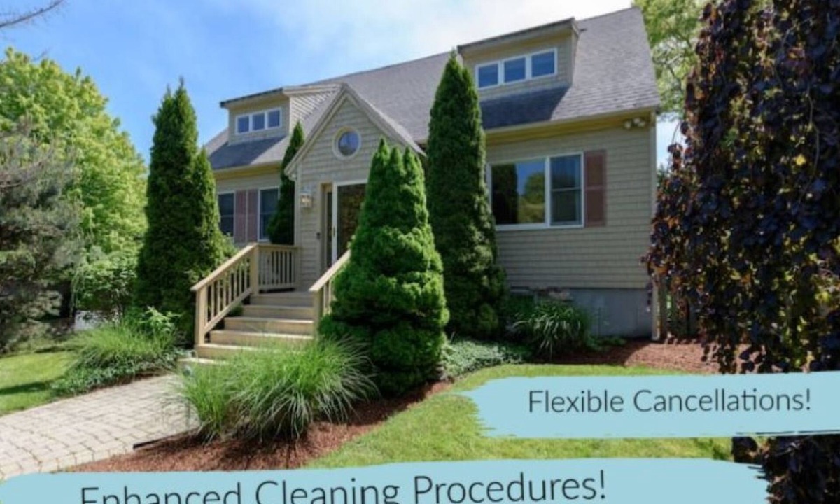 West Hyannisport House | Luxury house 0.25 mi from Craigville Beach! Close to Iconic Hyannis!