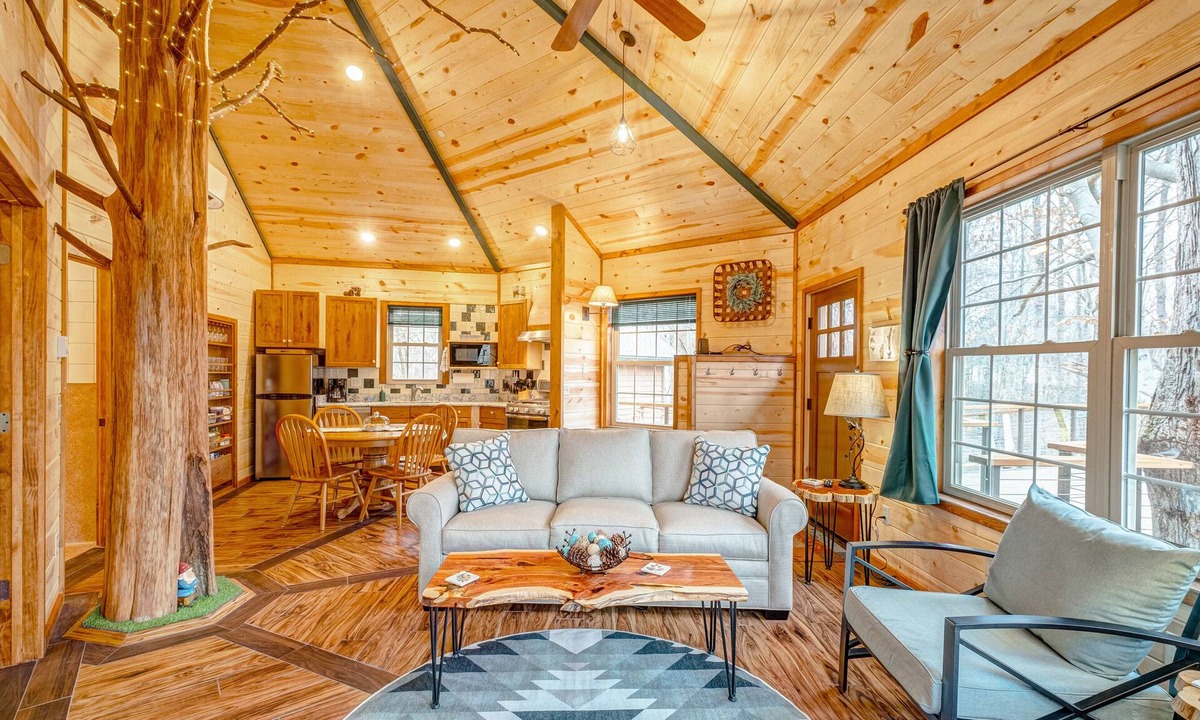 Greenbrier Cabin | Luxury Treehouse Getaway just north of Nashville TN