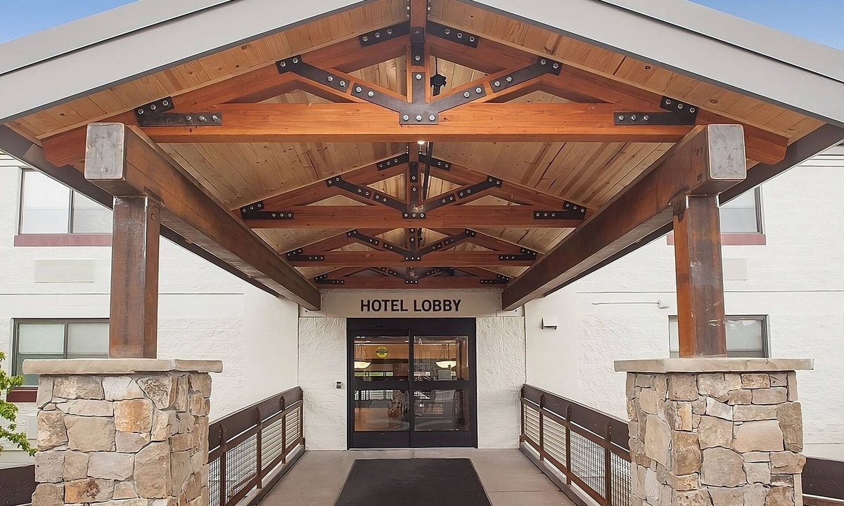 Tusayan Hotel | Making The Best Memories Along The Way! 3 Relaxing Units, Pool, Free Parking