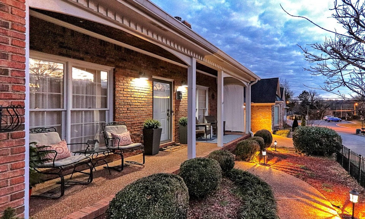 Columbia House | Maple Roost - A Stroll to Downtown Columbia & Square