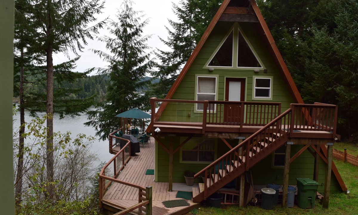 Lakeside House | Mcdragonfly Cabin-wow! This Is Some Cabin.
