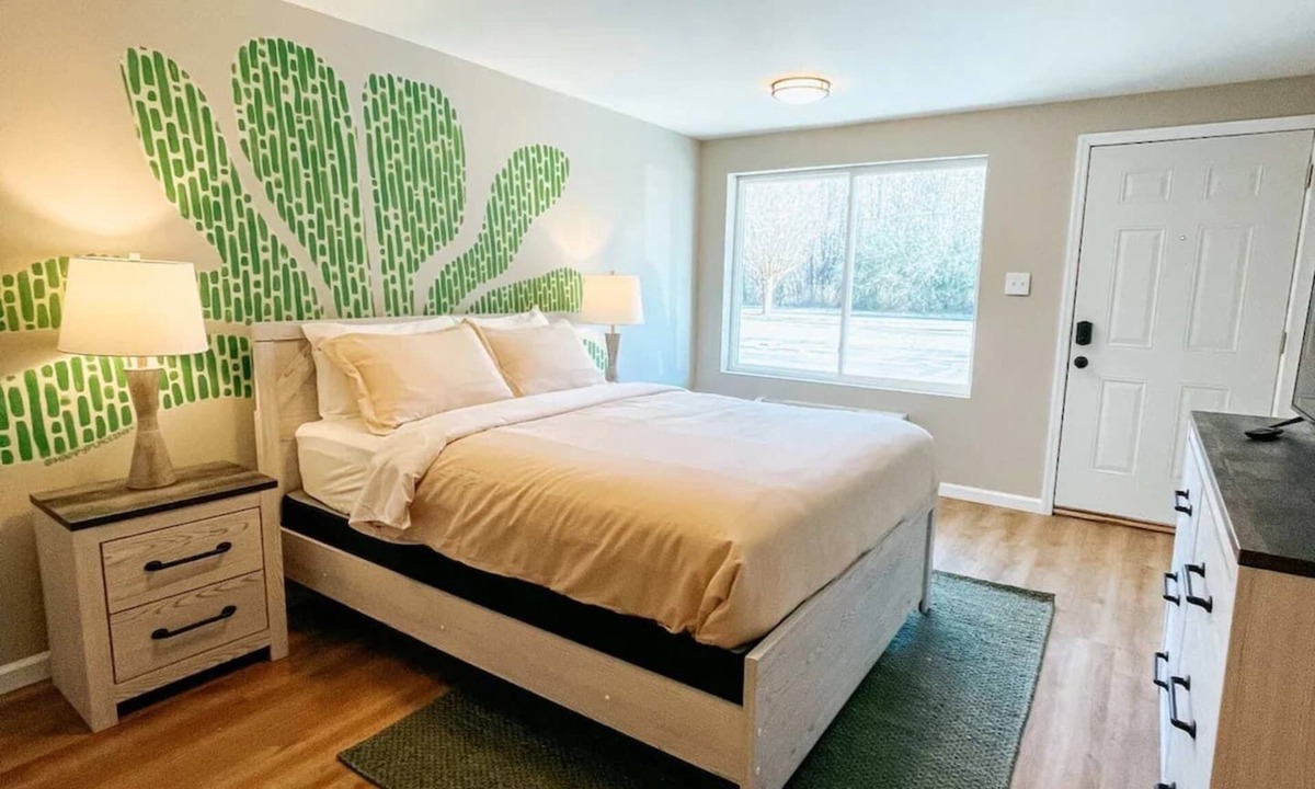 Townsend Apartment | Meadow Room at The Trailblazer Unit 8