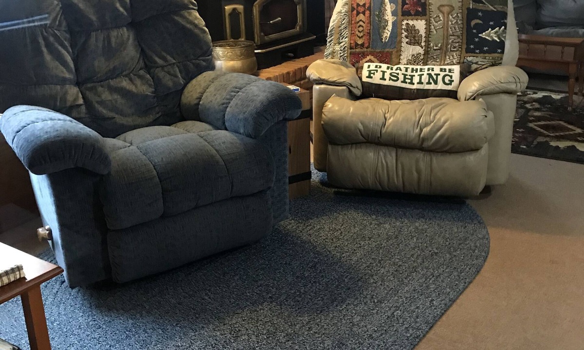 Grapeland Cabin | Melody's Bed and "Catch Your Breakfast!"