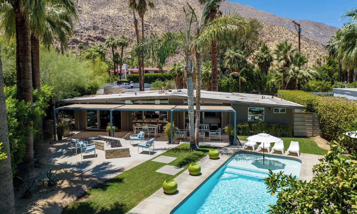 The Mesa House | Mesa Mid-Century - Walk to South Palm Springs!