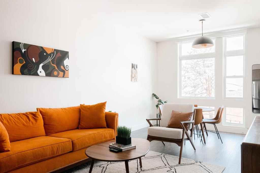 Highland House | Mid Century Loft - Great View - Espadin LoHi