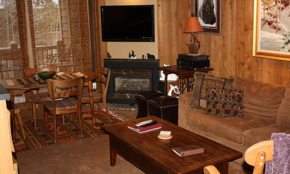 Warrior's Mark Condo | Miner's Candle #3: Cozy - Close to Town and Slopes - Pool and Hot Tub Access