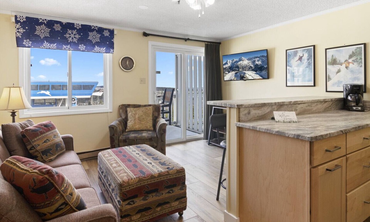 Snowshoe Condo | ML332 Renovated Close to Lift Gated Parking WiFi