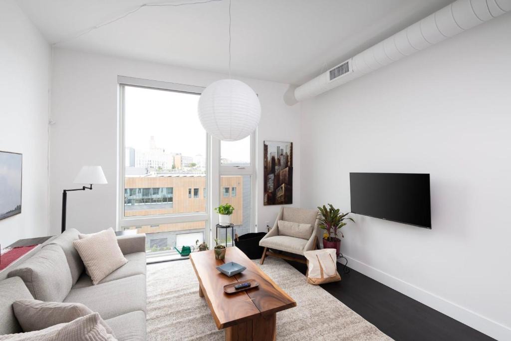 Flexhome Skywalk Fiserv Rooftopgymparking | Milwaukee
