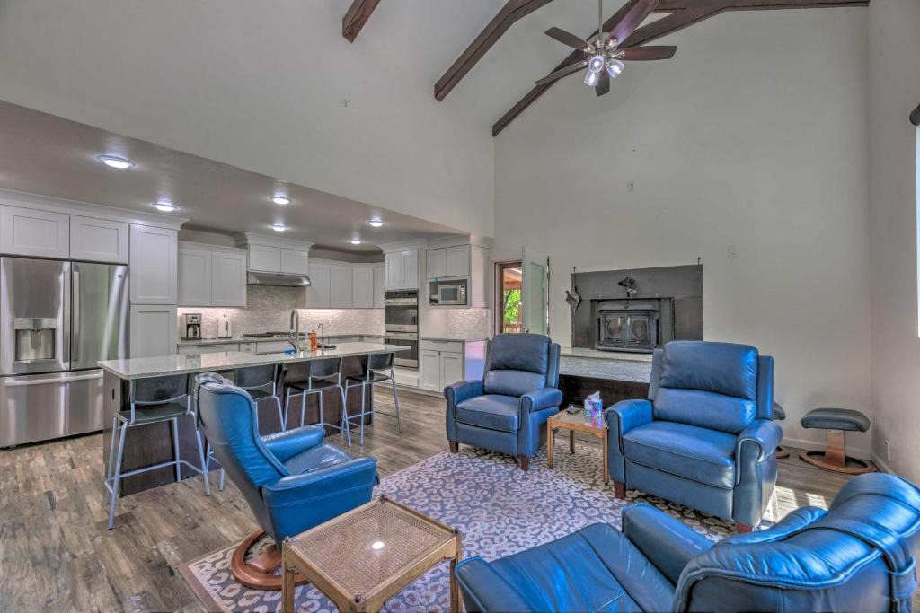 Bear Park House | Modern Alpine Cabin 3 Miles to Ski Cloudcroft
